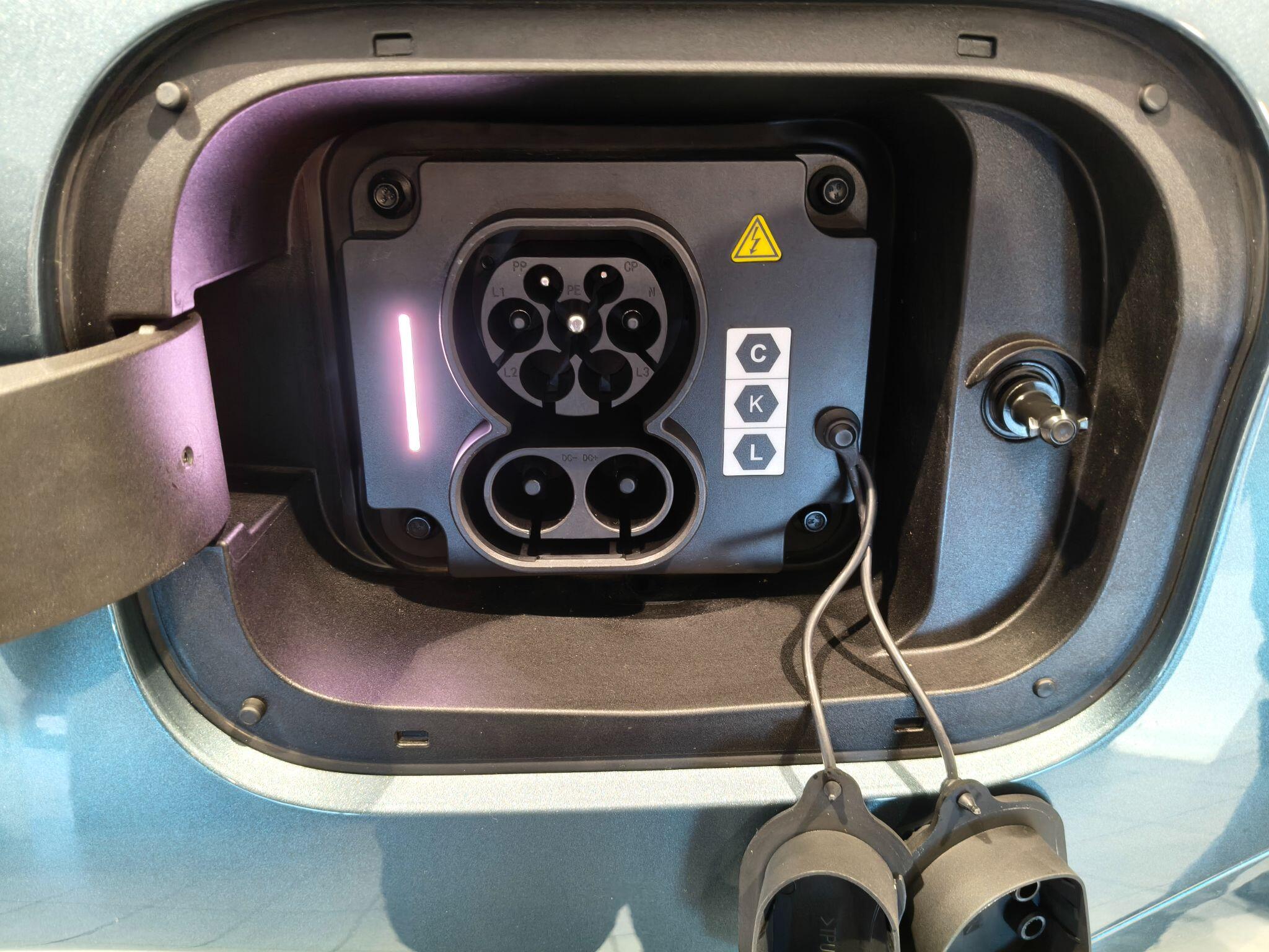Large vehicle image